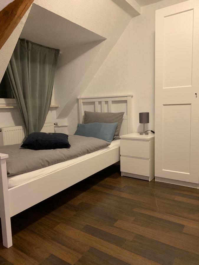 Einzelzimmer mit eigenem externen Bad